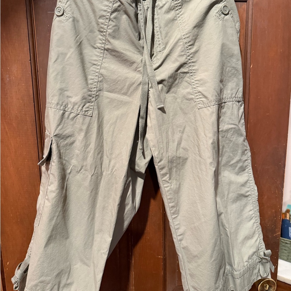Light Khaki Cargo Capri Pants with Relaxed Fit and Lightweight Fabric